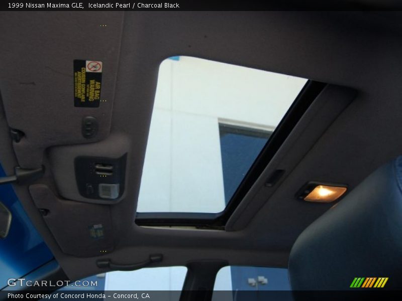 Icelandic Pearl / Charcoal Black 1999 Nissan Maxima GLE