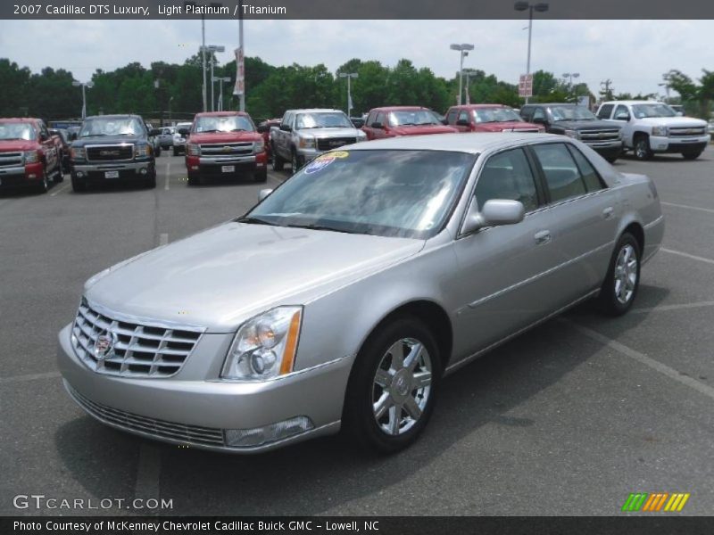 Light Platinum / Titanium 2007 Cadillac DTS Luxury