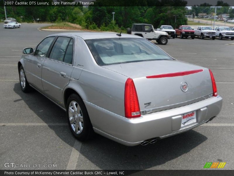 Light Platinum / Titanium 2007 Cadillac DTS Luxury
