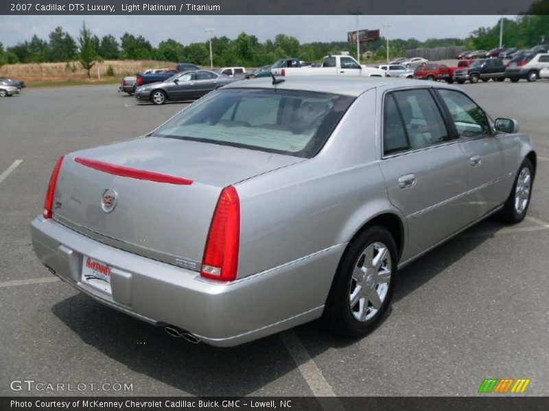 Light Platinum / Titanium 2007 Cadillac DTS Luxury