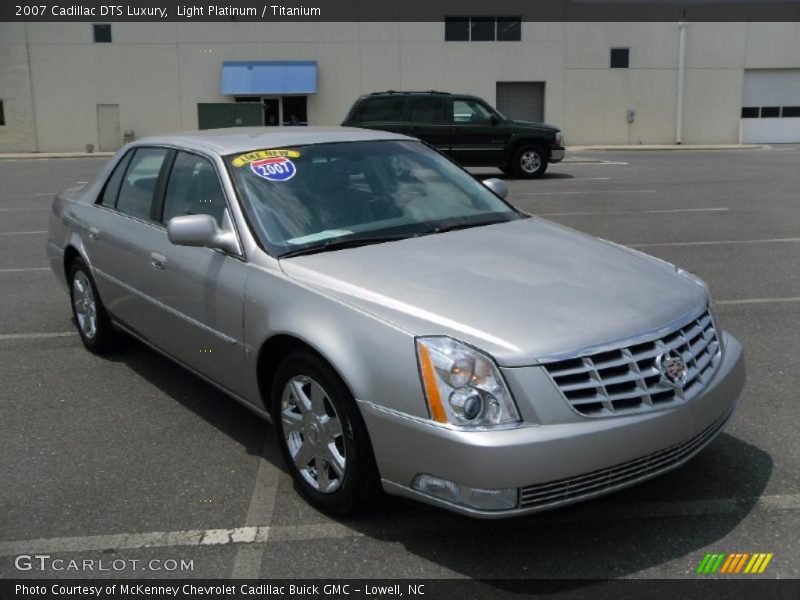 Light Platinum / Titanium 2007 Cadillac DTS Luxury