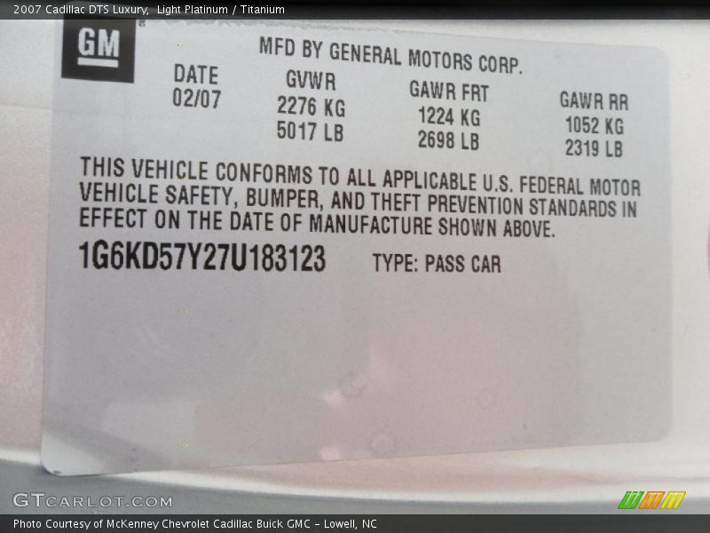 Light Platinum / Titanium 2007 Cadillac DTS Luxury