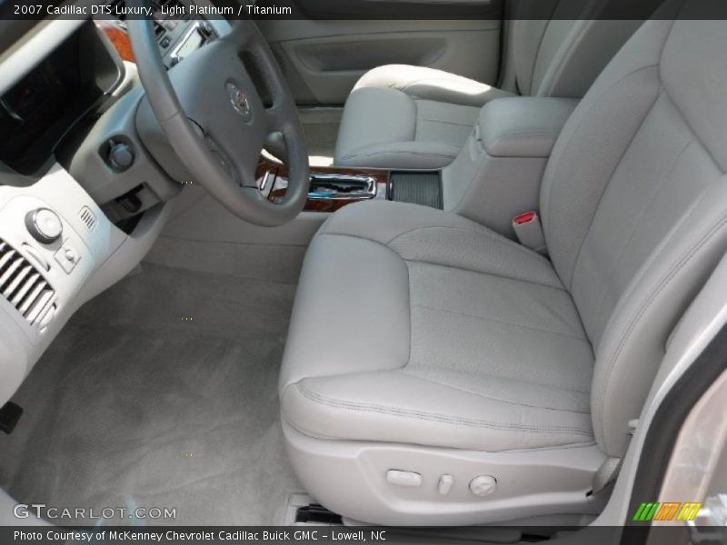 Light Platinum / Titanium 2007 Cadillac DTS Luxury