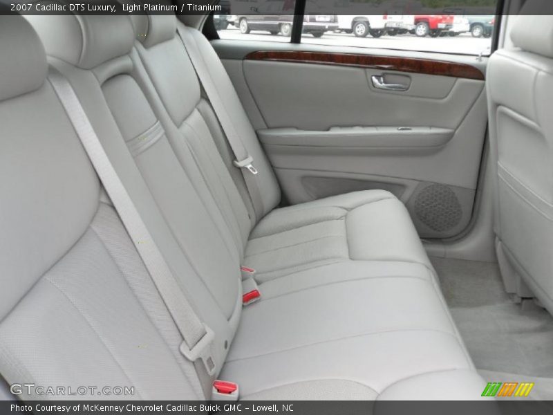 Light Platinum / Titanium 2007 Cadillac DTS Luxury