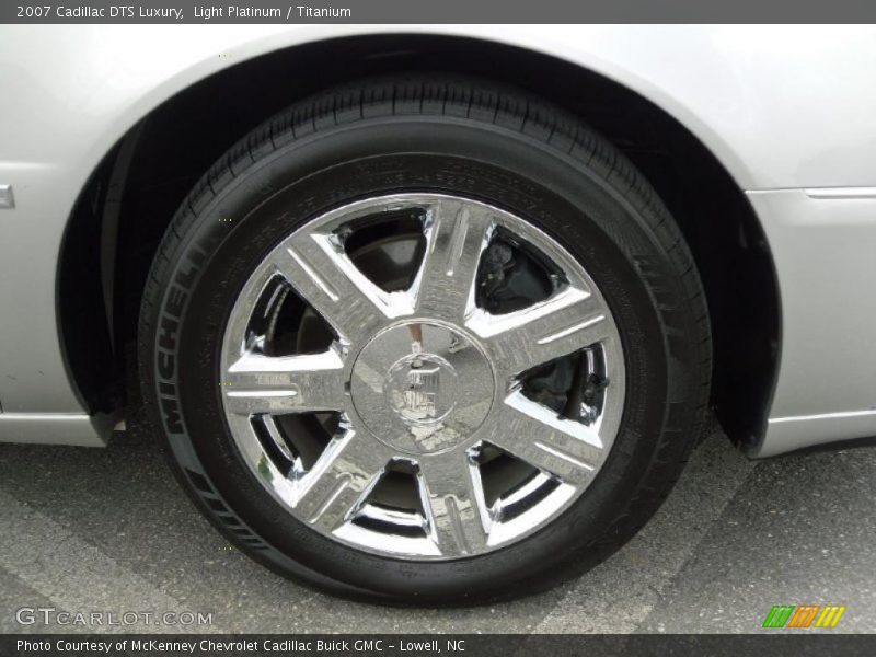 Light Platinum / Titanium 2007 Cadillac DTS Luxury