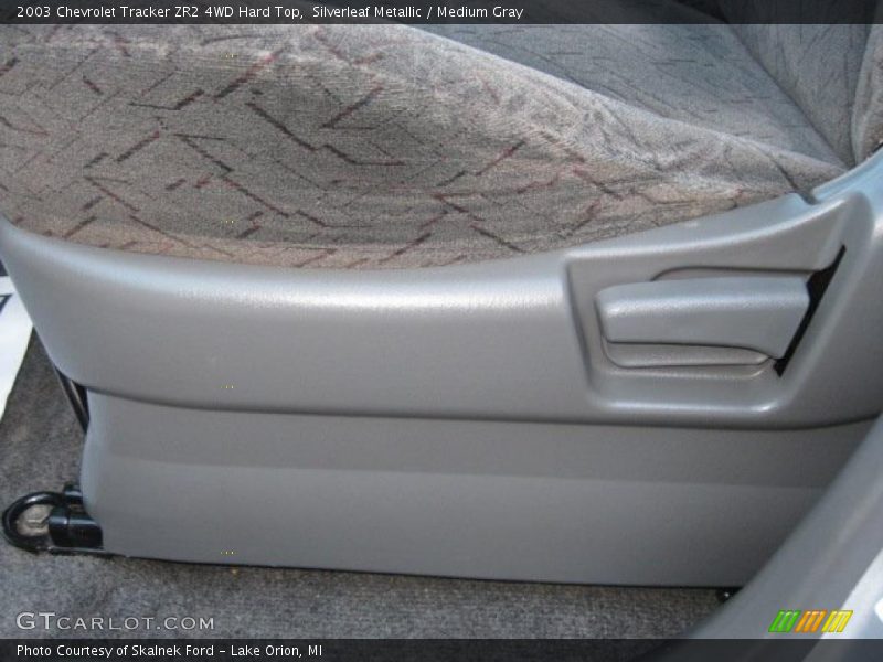 Silverleaf Metallic / Medium Gray 2003 Chevrolet Tracker ZR2 4WD Hard Top