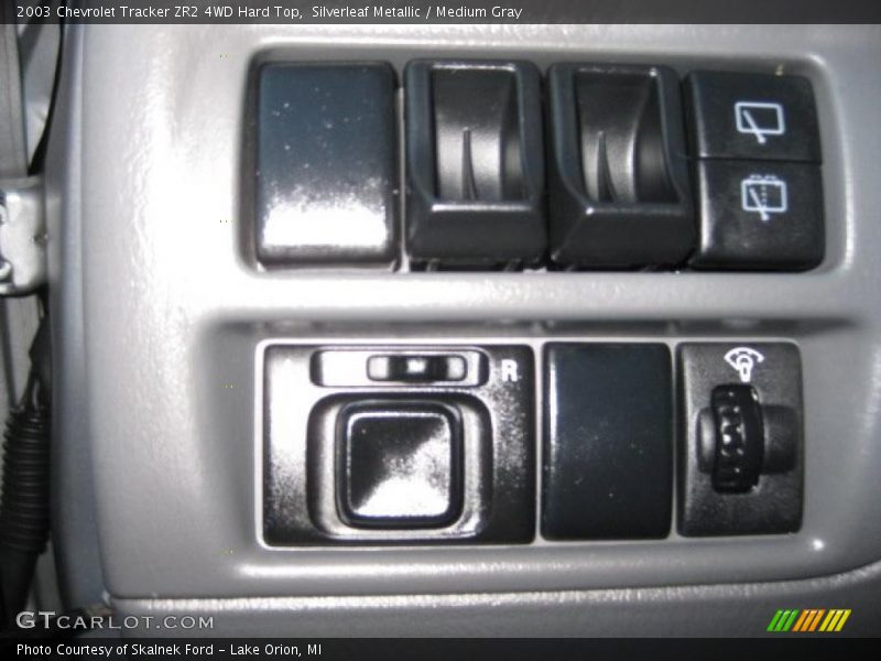 Silverleaf Metallic / Medium Gray 2003 Chevrolet Tracker ZR2 4WD Hard Top
