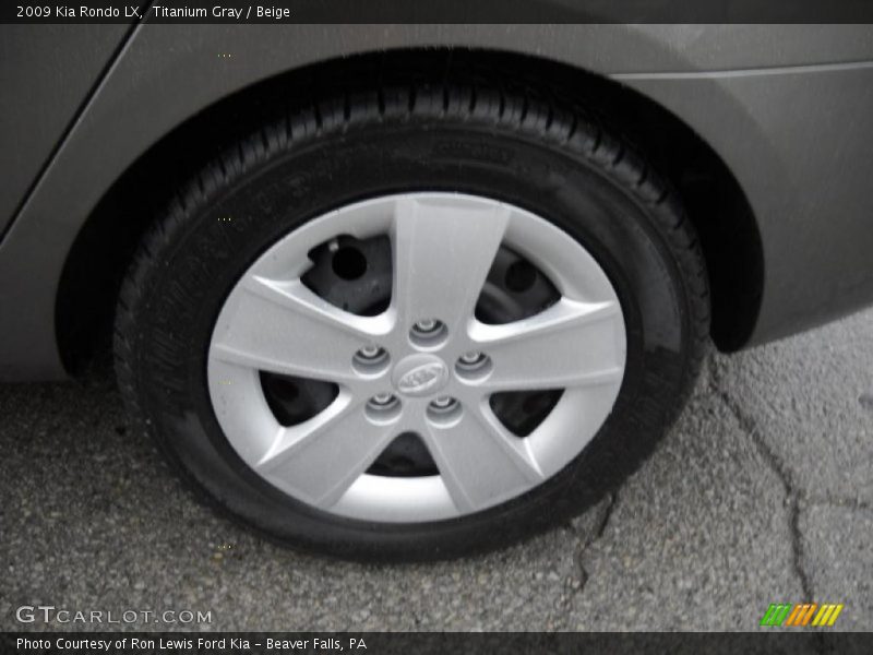 Titanium Gray / Beige 2009 Kia Rondo LX