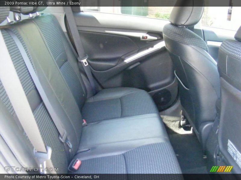 Ultra White / Ebony 2009 Pontiac Vibe GT