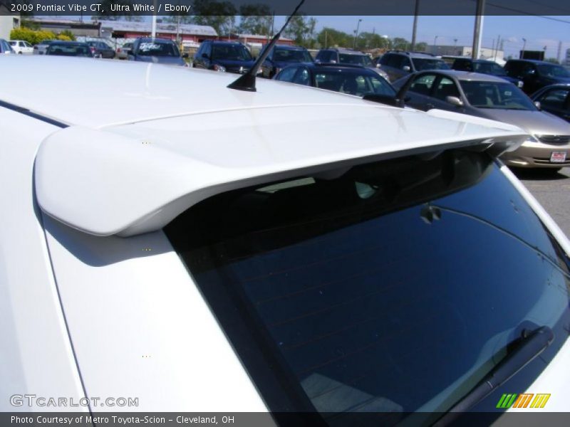 Ultra White / Ebony 2009 Pontiac Vibe GT