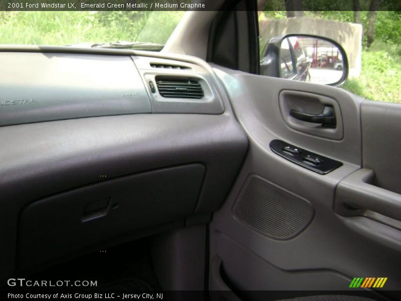 Emerald Green Metallic / Medium Graphite 2001 Ford Windstar LX