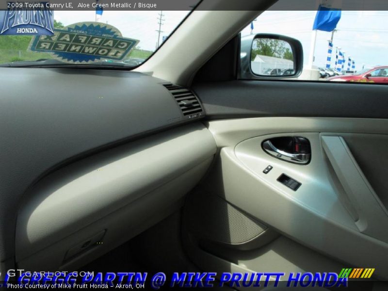 Aloe Green Metallic / Bisque 2009 Toyota Camry LE