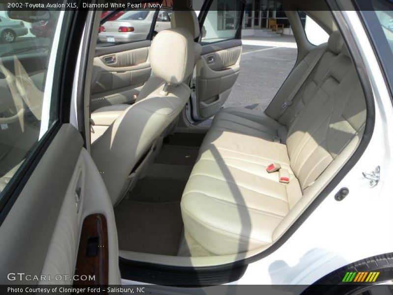 Diamond White Pearl / Ivory 2002 Toyota Avalon XLS