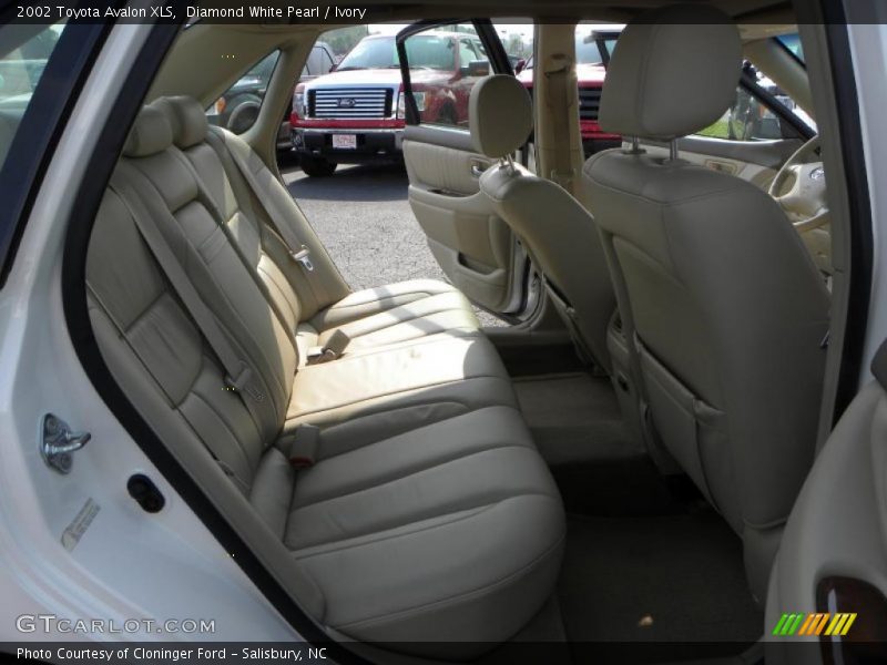 Diamond White Pearl / Ivory 2002 Toyota Avalon XLS