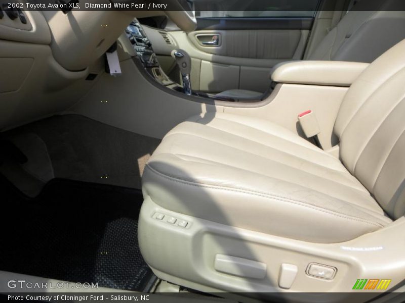 Diamond White Pearl / Ivory 2002 Toyota Avalon XLS