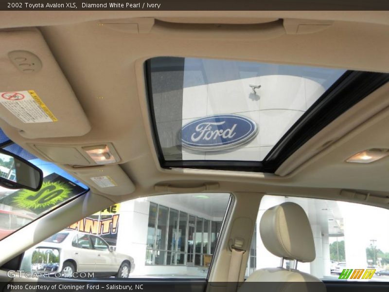 Diamond White Pearl / Ivory 2002 Toyota Avalon XLS