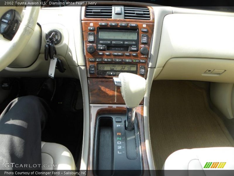 Diamond White Pearl / Ivory 2002 Toyota Avalon XLS