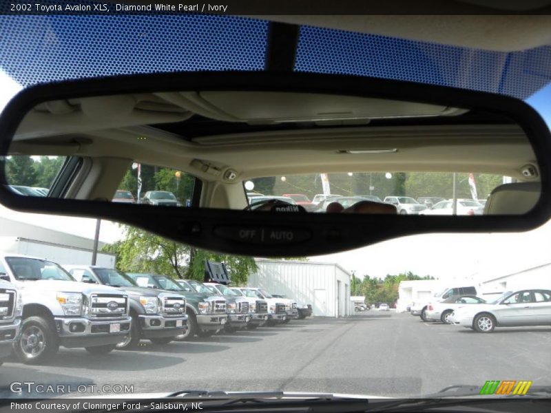 Diamond White Pearl / Ivory 2002 Toyota Avalon XLS