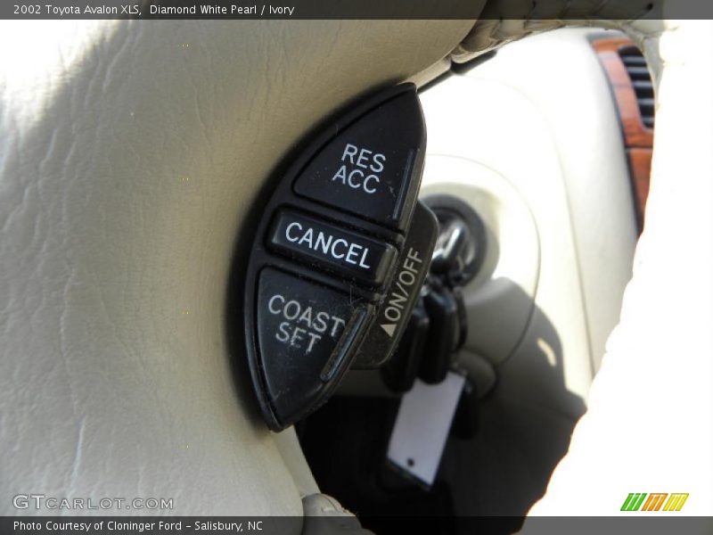 Diamond White Pearl / Ivory 2002 Toyota Avalon XLS