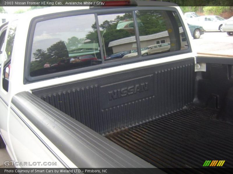 Avalanche White / Gray 2003 Nissan Frontier XE King Cab