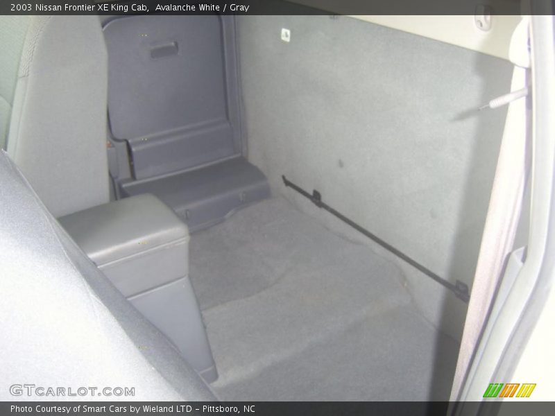 Avalanche White / Gray 2003 Nissan Frontier XE King Cab