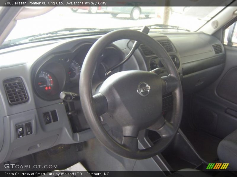 Avalanche White / Gray 2003 Nissan Frontier XE King Cab