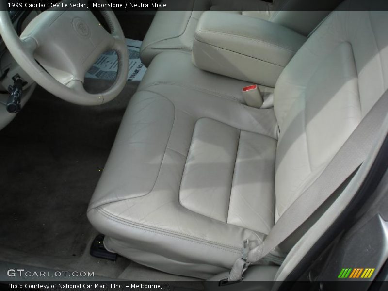 Moonstone / Neutral Shale 1999 Cadillac DeVille Sedan