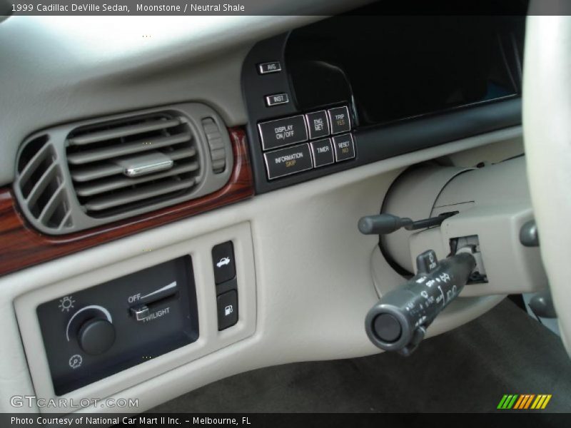 Moonstone / Neutral Shale 1999 Cadillac DeVille Sedan