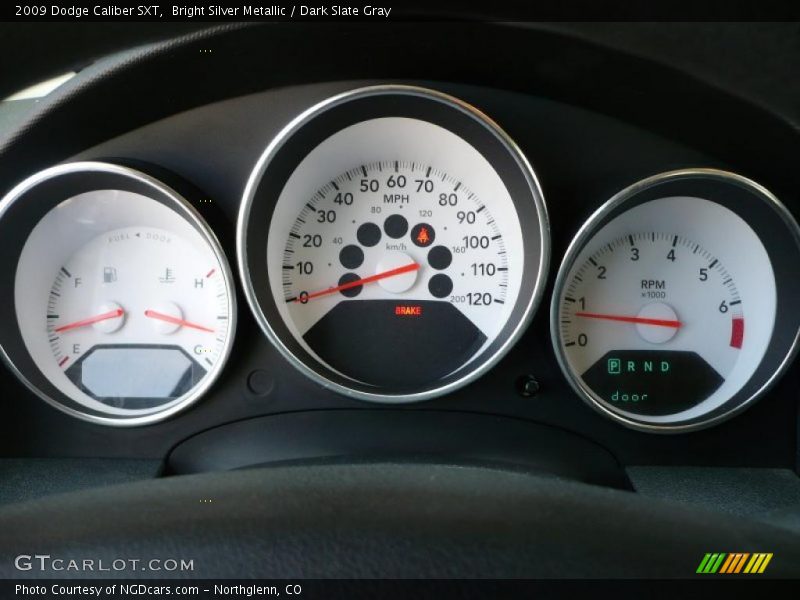 Bright Silver Metallic / Dark Slate Gray 2009 Dodge Caliber SXT