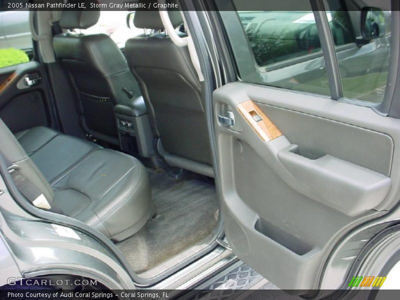 Storm Gray Metallic / Graphite 2005 Nissan Pathfinder LE