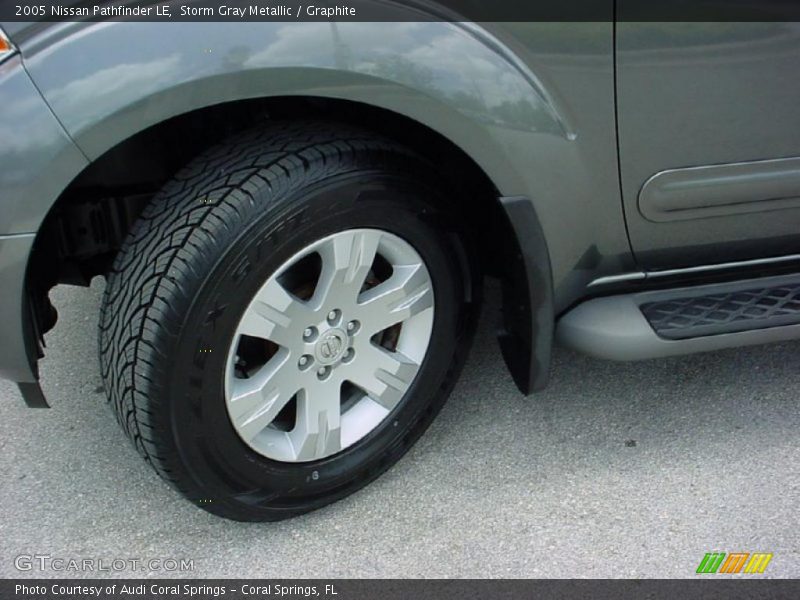 Storm Gray Metallic / Graphite 2005 Nissan Pathfinder LE