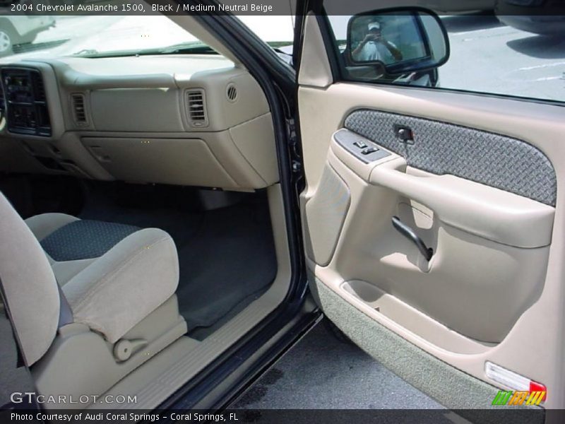 Black / Medium Neutral Beige 2004 Chevrolet Avalanche 1500