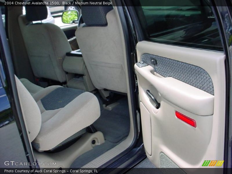 Black / Medium Neutral Beige 2004 Chevrolet Avalanche 1500
