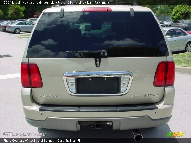 Light French Silk Metallic / Light Parchment 2004 Lincoln Navigator Ultimate