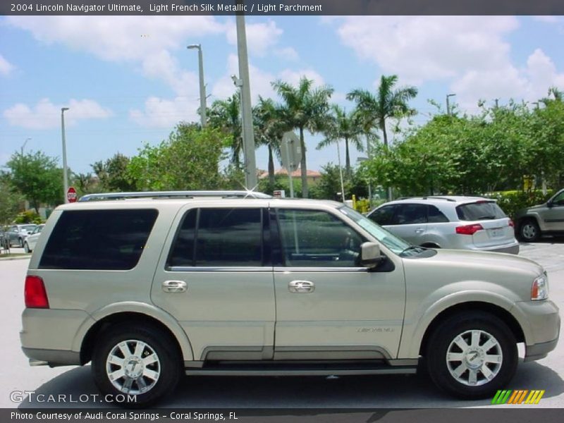 Light French Silk Metallic / Light Parchment 2004 Lincoln Navigator Ultimate