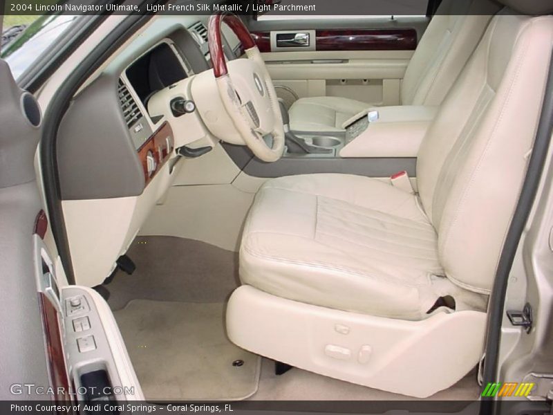 Light French Silk Metallic / Light Parchment 2004 Lincoln Navigator Ultimate