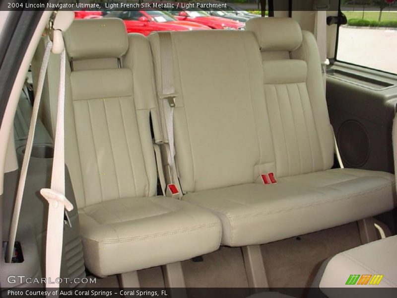 Light French Silk Metallic / Light Parchment 2004 Lincoln Navigator Ultimate