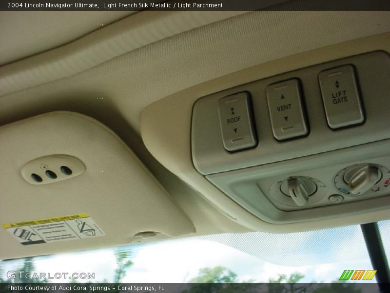 Light French Silk Metallic / Light Parchment 2004 Lincoln Navigator Ultimate
