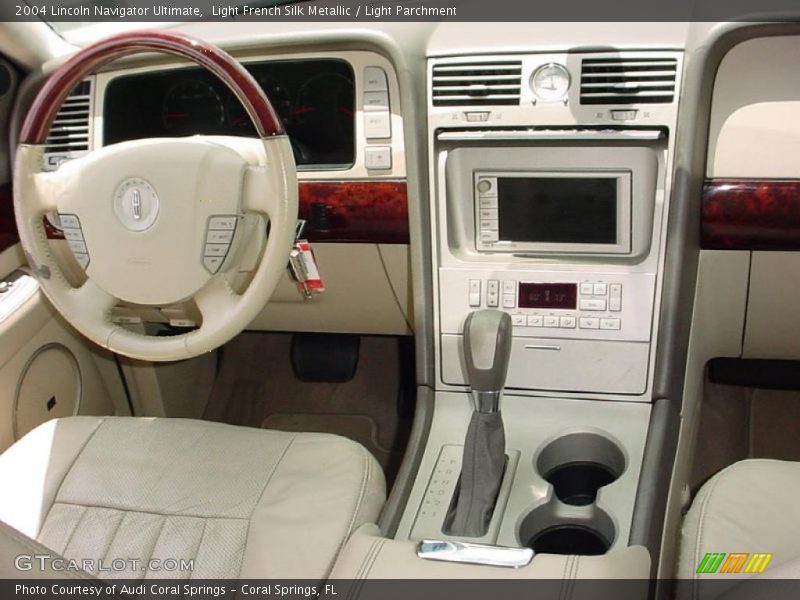 Light French Silk Metallic / Light Parchment 2004 Lincoln Navigator Ultimate