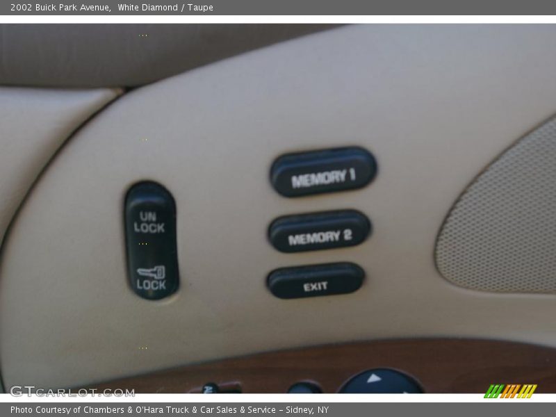 White Diamond / Taupe 2002 Buick Park Avenue