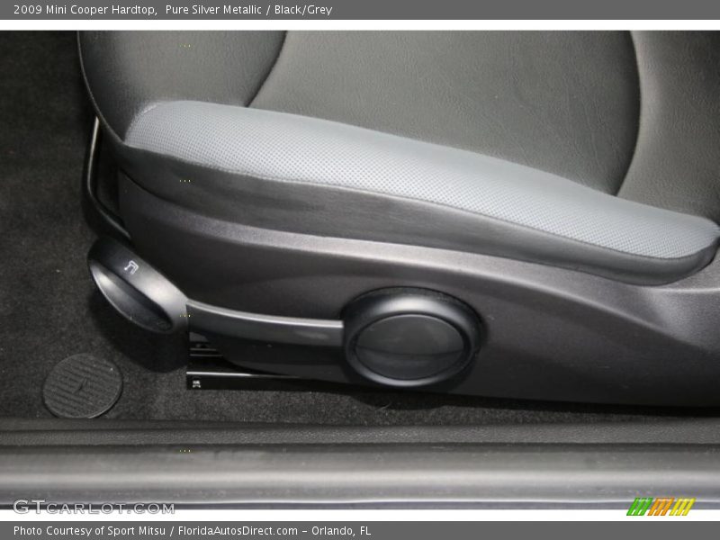 Pure Silver Metallic / Black/Grey 2009 Mini Cooper Hardtop
