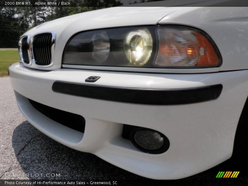 Alpine White / Black 2000 BMW M5