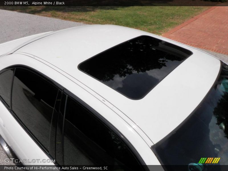 Alpine White / Black 2000 BMW M5