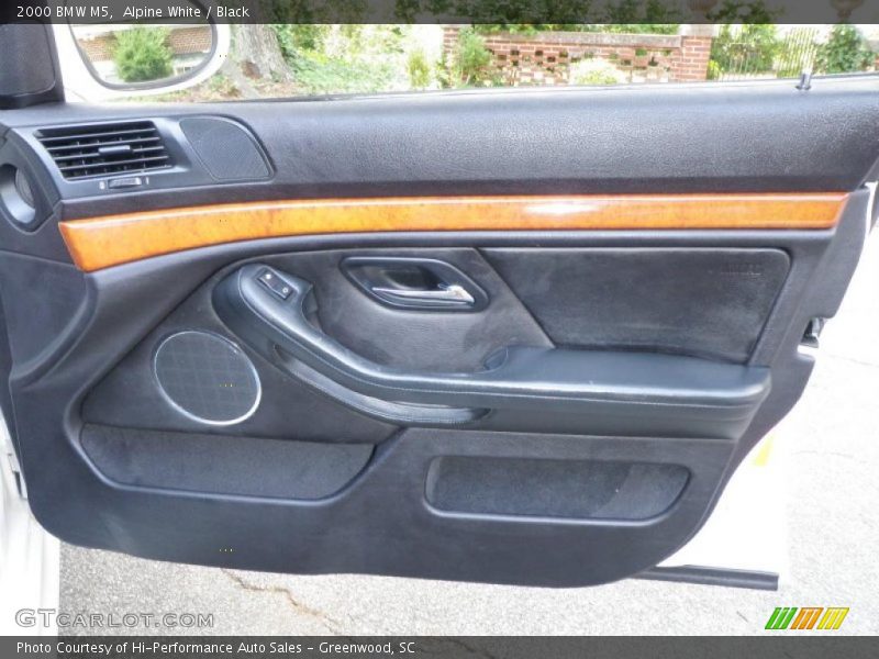 Alpine White / Black 2000 BMW M5