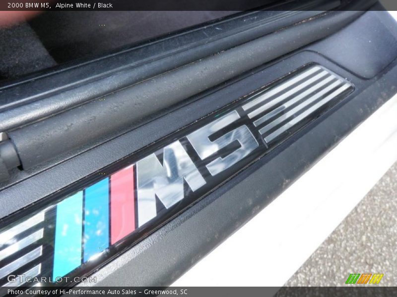 Alpine White / Black 2000 BMW M5