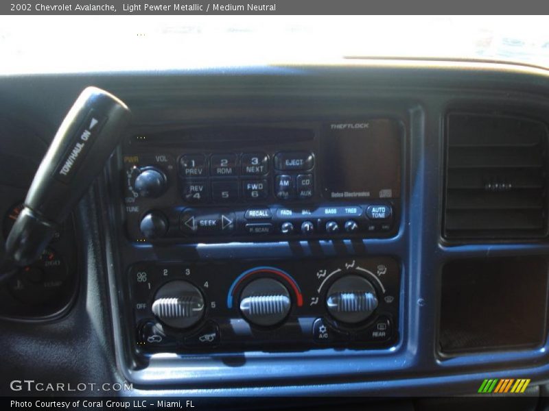 Light Pewter Metallic / Medium Neutral 2002 Chevrolet Avalanche