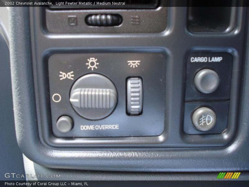 Light Pewter Metallic / Medium Neutral 2002 Chevrolet Avalanche