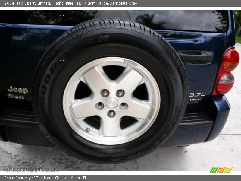 Patriot Blue Pearl / Light Taupe/Dark Slate Gray 2004 Jeep Liberty Limited
