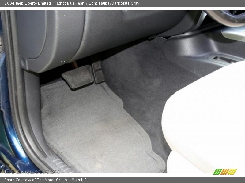 Patriot Blue Pearl / Light Taupe/Dark Slate Gray 2004 Jeep Liberty Limited