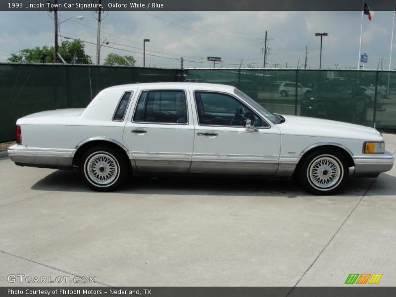 Oxford White / Blue 1993 Lincoln Town Car Signature